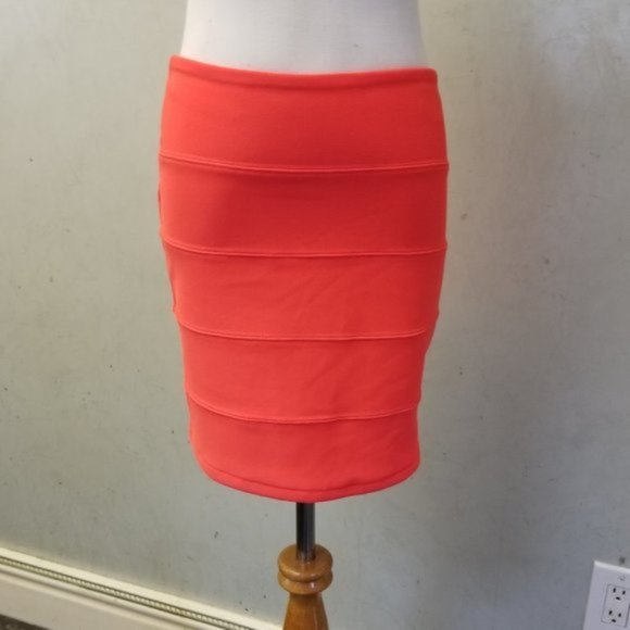 Millau pencil mini red skirt size XS (283) - Picture 4 of 7